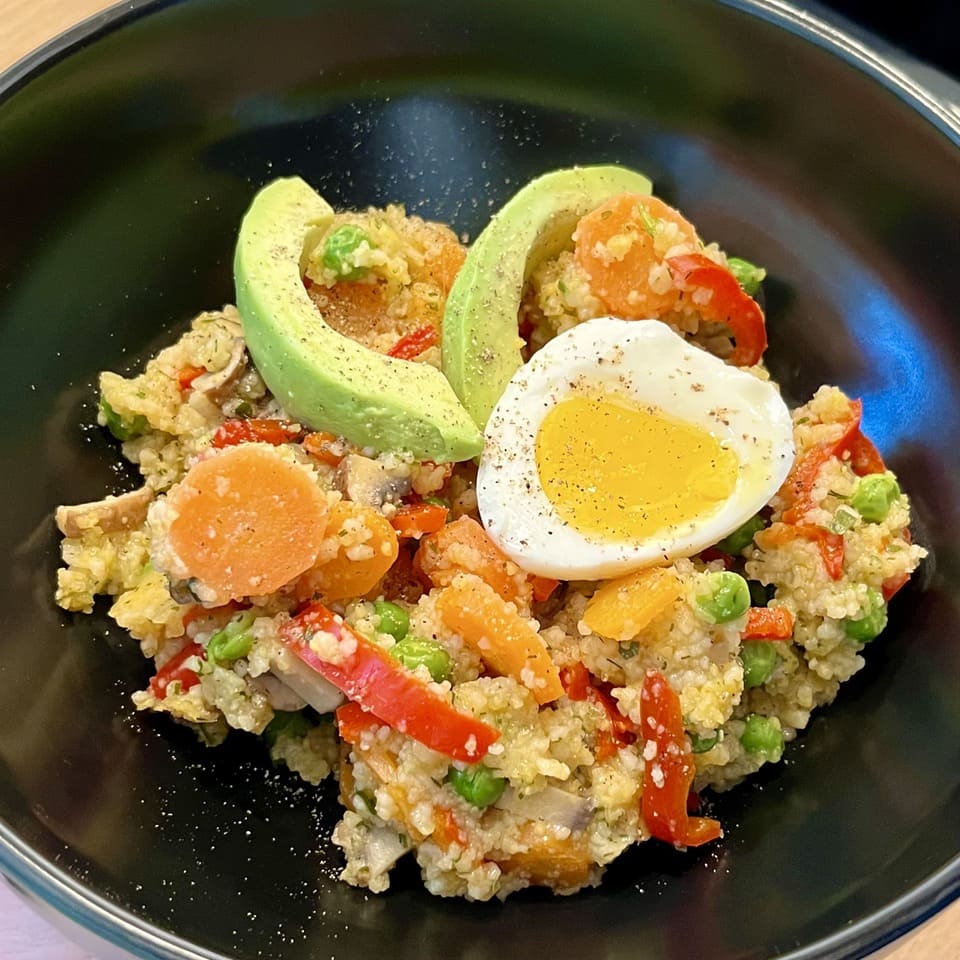 Bunte Polenta-Pfanne mit Ei