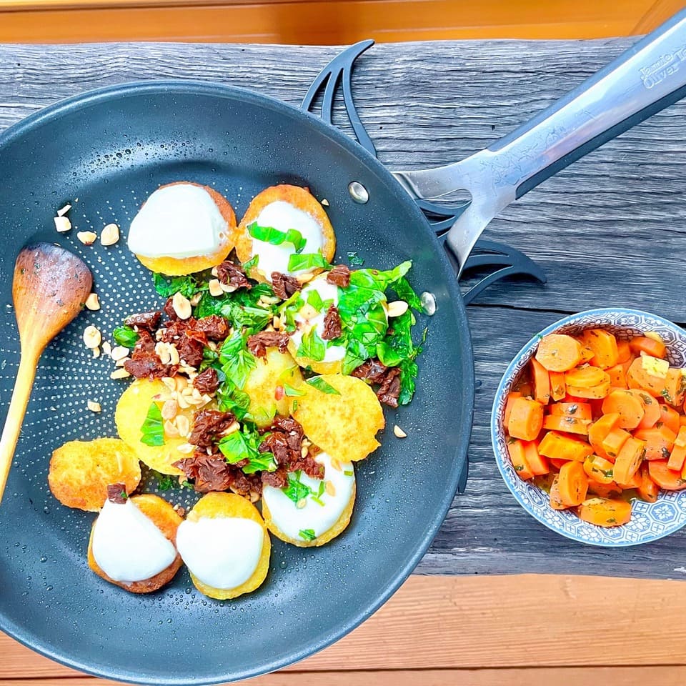Geröstete Knödel mit Möhrengemüse