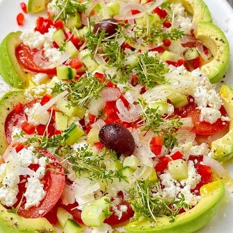 Sommer-Salat mit Schafskäse und Kresse