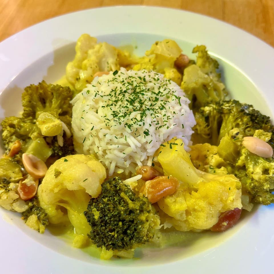 Blumenkohlpfanne mit Kurkuma und Kokosmilch