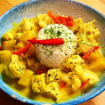 Blumenkohl-Ananas-Pfanne mit Basmatireis