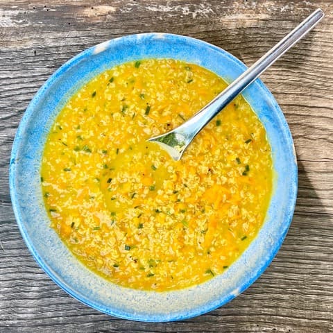Karotten-Porridge mit Fastenbrühe