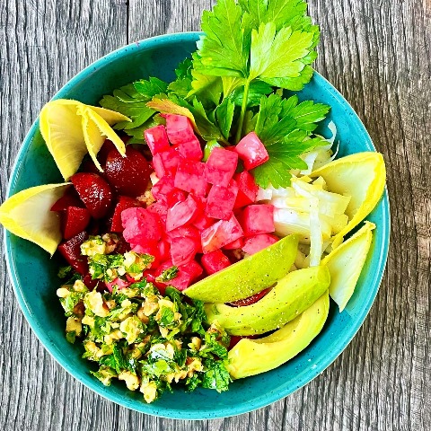 Pink-Mozzarella-Bowl mit Couscous