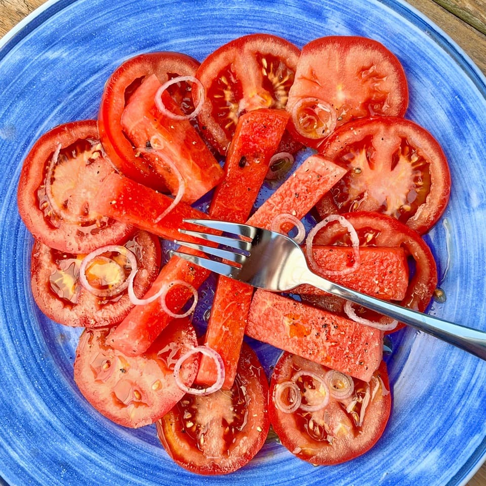 Erfrischender Melonen-Tomaten-Salat